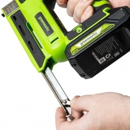 Степлер Greenworks G24CS10, 24V, скобы Т50, гвозди 18GA, 60 уд/мин, без АКБ и ЗУ (3400107)