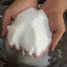 Песок стеклянный 2-4 20 кг  Aquaviva