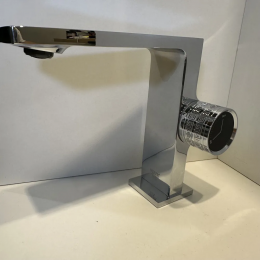 Смеситель для раковины VIEIR V323511 одноручковый, Г-излив, хром